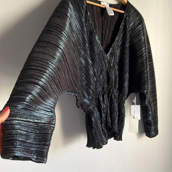 NEW Good American Plissé Deep V-Neck Dolman Sleeve Top - Picture 6 of 10